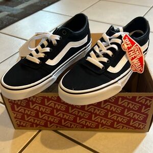 Brand new Vans women’s shoes